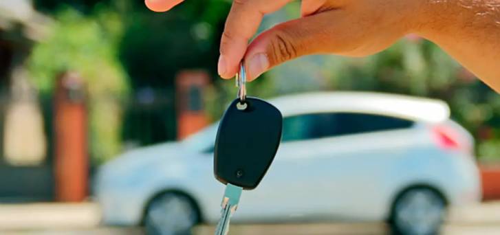 How Should Vehicle Selection Be Made in Car Rental Services?